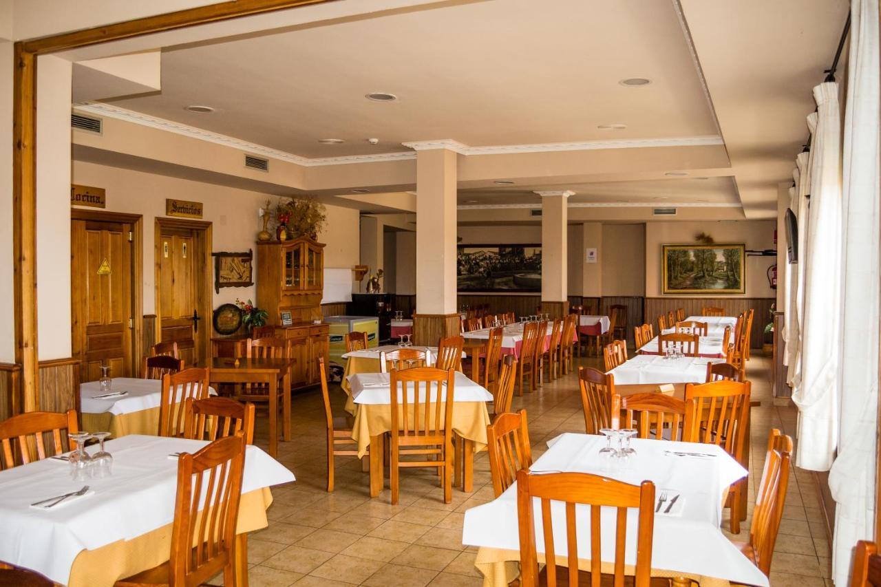 El Roble Hotel Restaurante Tabara Exterior foto